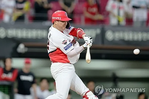 '김태군 역전 투런포' KIA, 시즌 첫 3위 도약…한화, 8위 추락(종합)