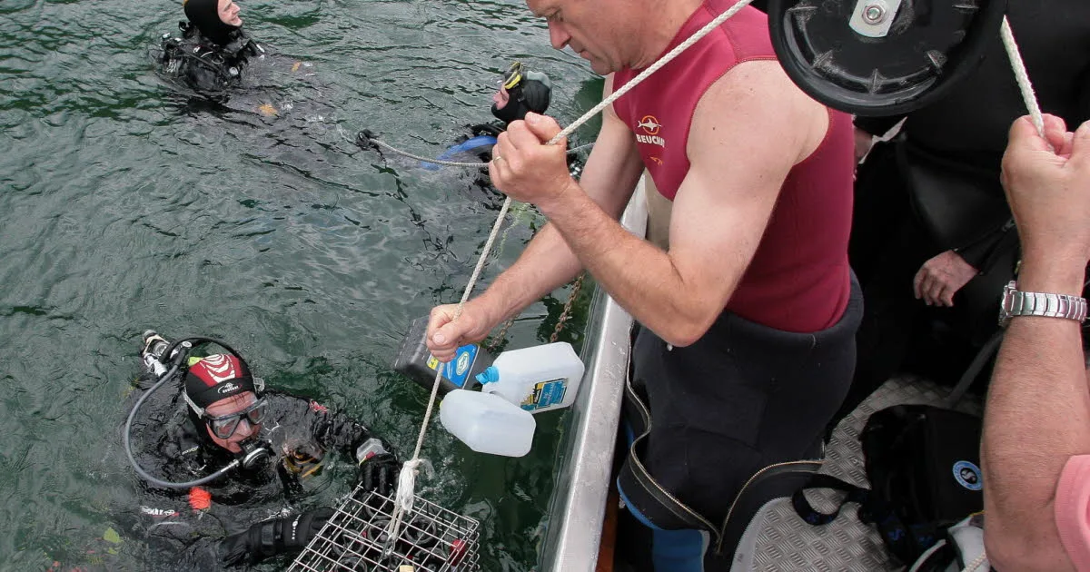 Jura. 276 bouteilles de vins d’Arbois sont cachées depuis presque 20 ans au fond du lac de Vouglans