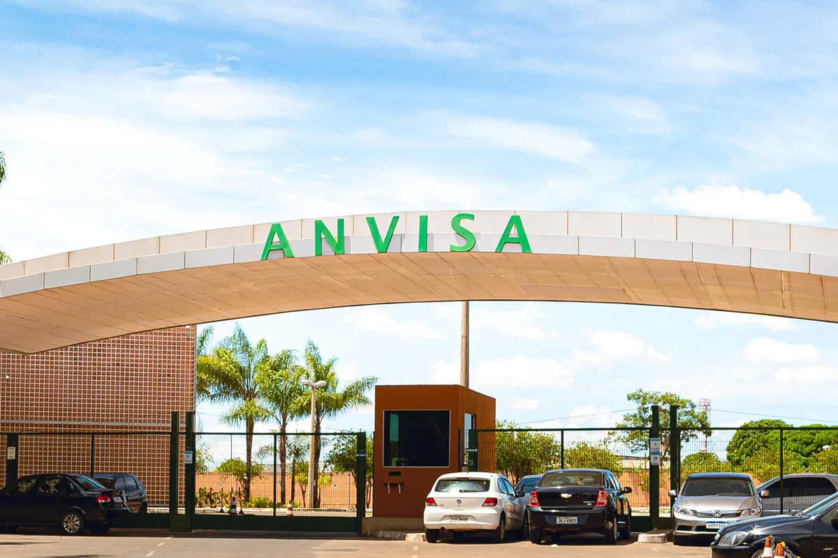 Materiais gratuitos da Anvisa estão sendo vendidos como certificados