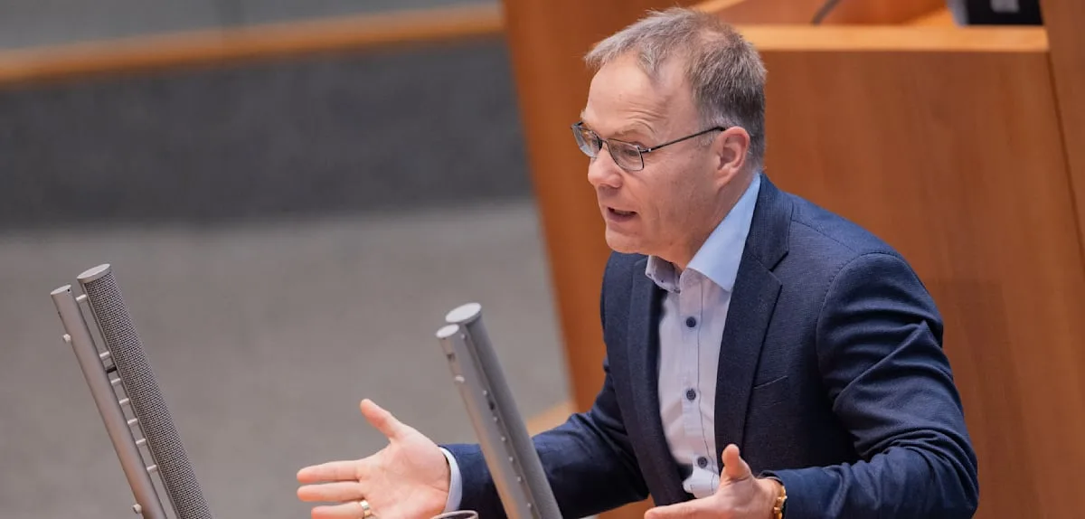Eklat im NRW-Landtag – Grünen-Politikerin wirft AfD „Rassenlehre in reinster Form“ vor