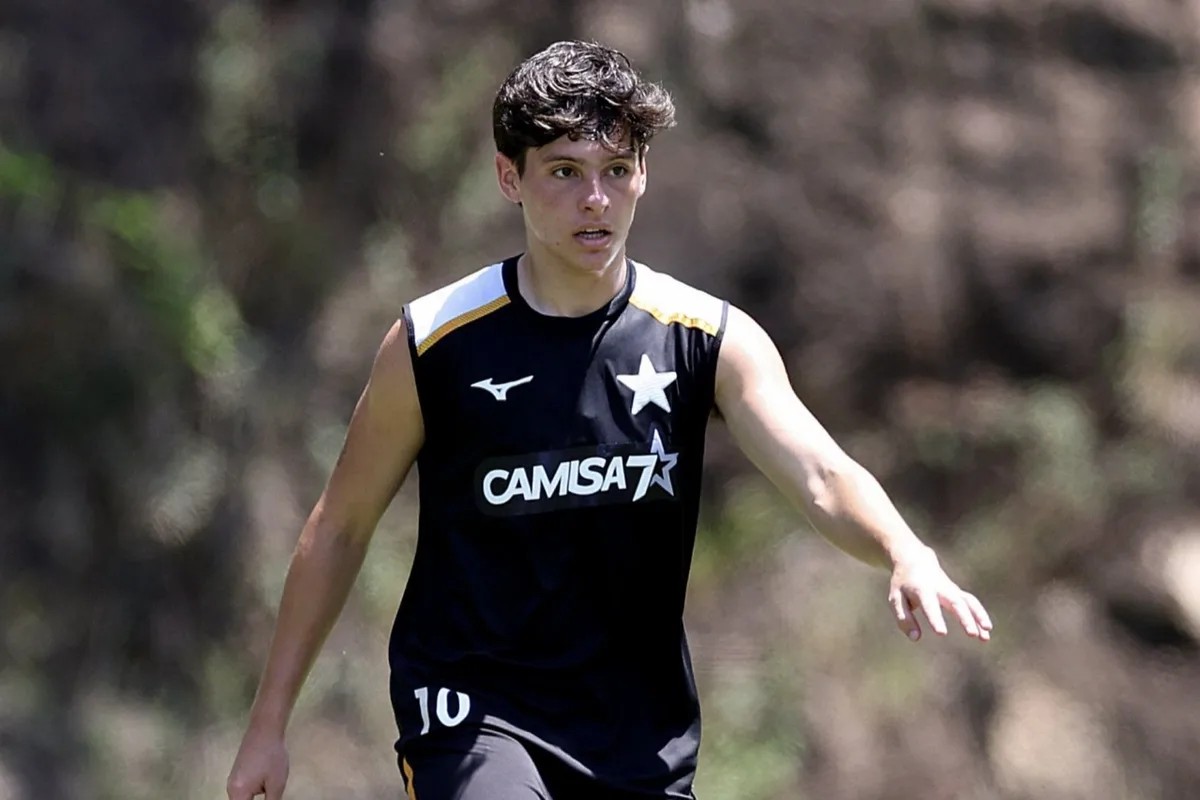 Montoro participa de treino e pode retornar ao Botafogo contra o Coritiba, no Brasileirão