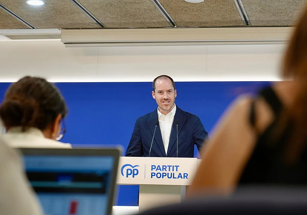 Juan Fernández (PP), tras el «quitaos de en medio» de Illa a Feijóo y Abascal por ir a Cataluña: «Menos lobos y más trabajar»
