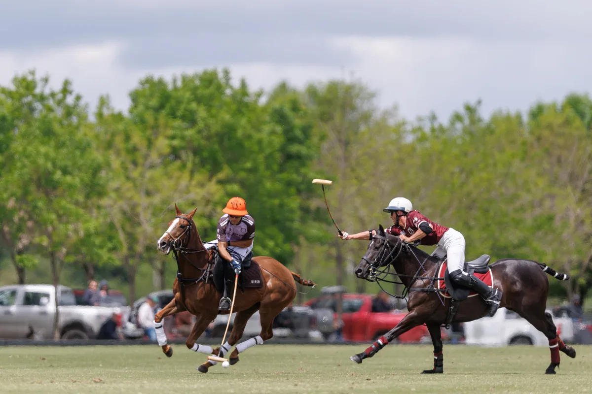 Híper Polo ganó cómodo en su debut en Tortugas y vivió un momento insólito: una yegua se rebeló y “le regaló” un gol al rival
