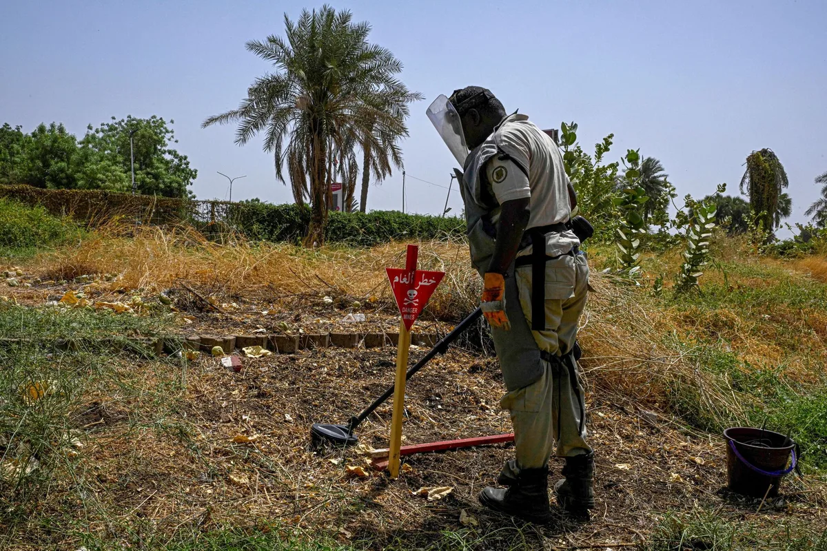 Soudan : « Partout, à Khartoum, des amas de gravats peuvent se révéler être de véritables bombes »