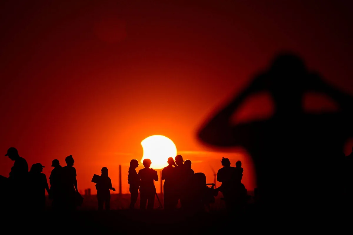 Eclipse solar leva dezenas a hospitais na Alemanha