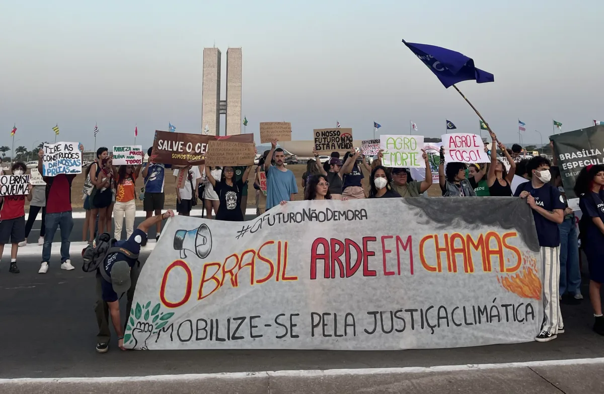 Marcha pelo Clima leva às ruas de Brasília cobrança por justiça ambiental neste domingo (20)