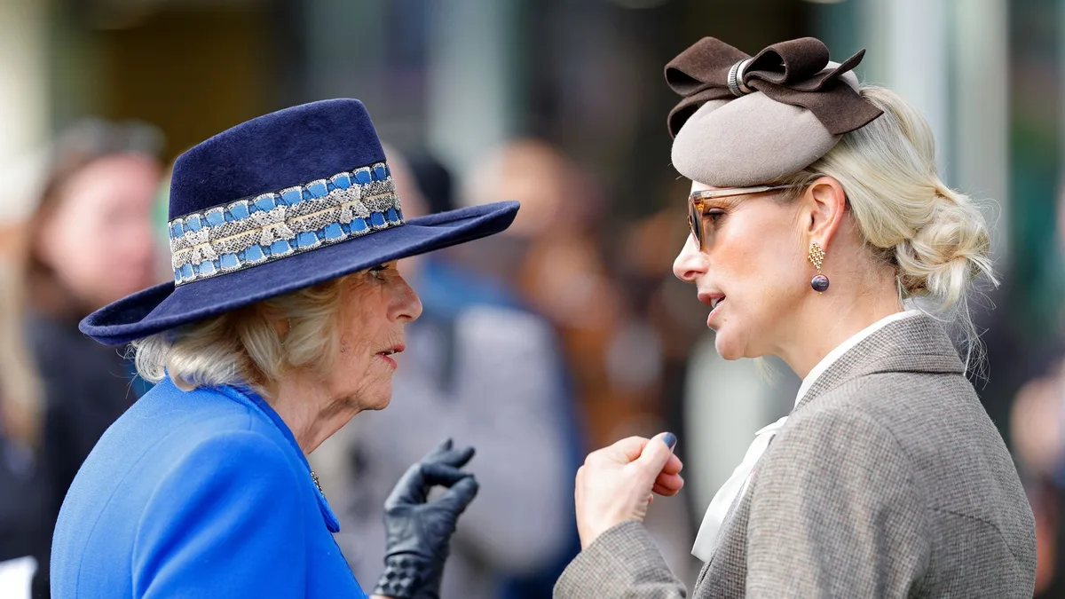 El gesto de Zara Tindall con la reina Camilla en Ascot que ha sido captado por las cámaras y refleja cómo es la relación entre ellas
