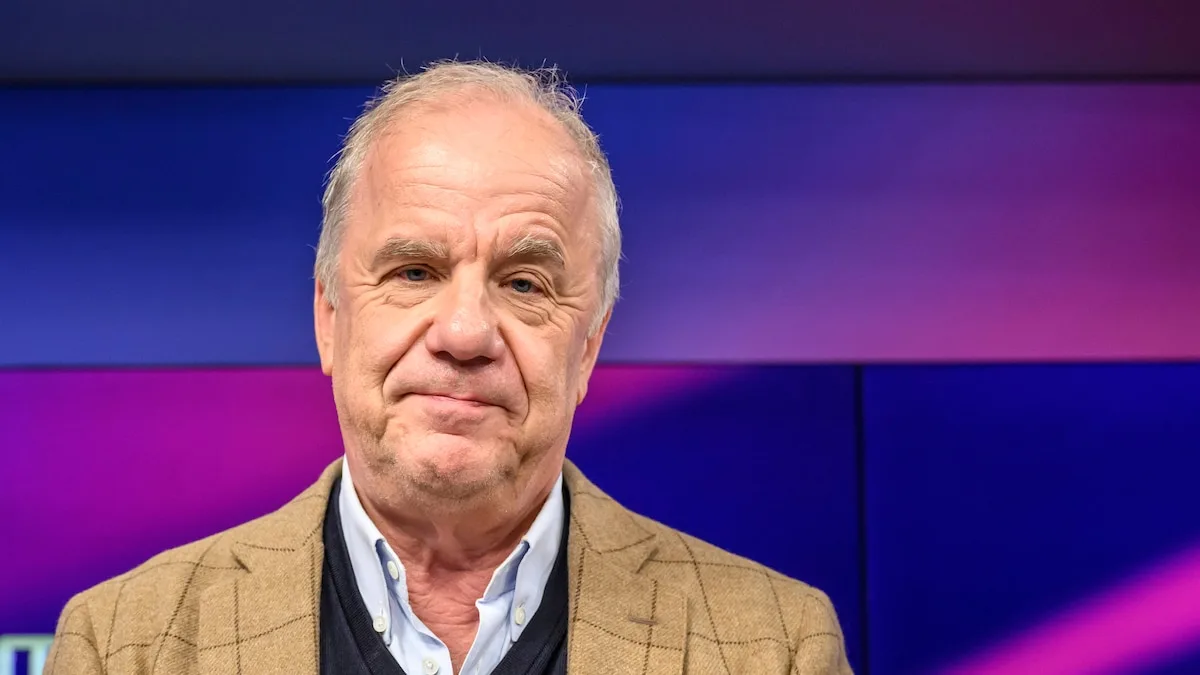 Hamburger TV-Moderator Hubertus Meyer-Burckhardt (70) lässt in all seine Jacketts die Worte „Mut und Humor“ einnähen