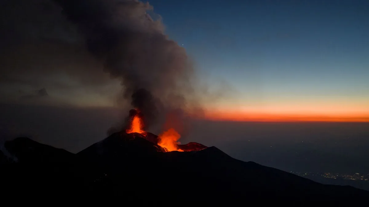 El Etna da una tregua y se reanudan los vuelos en el aeropuerto siciliano de Catania