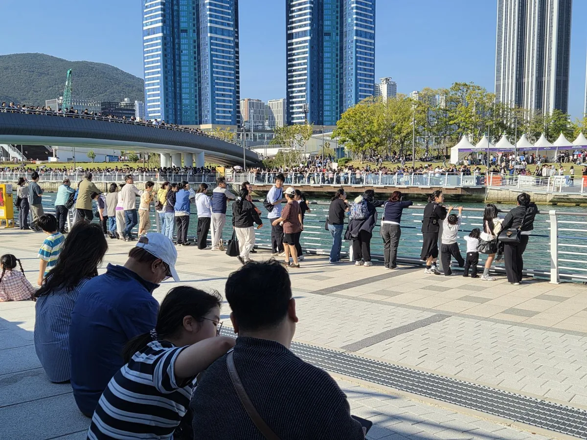 북항은 오늘도 축제장…‘부캉이’ 인파 한 달 만에 150만 돌파