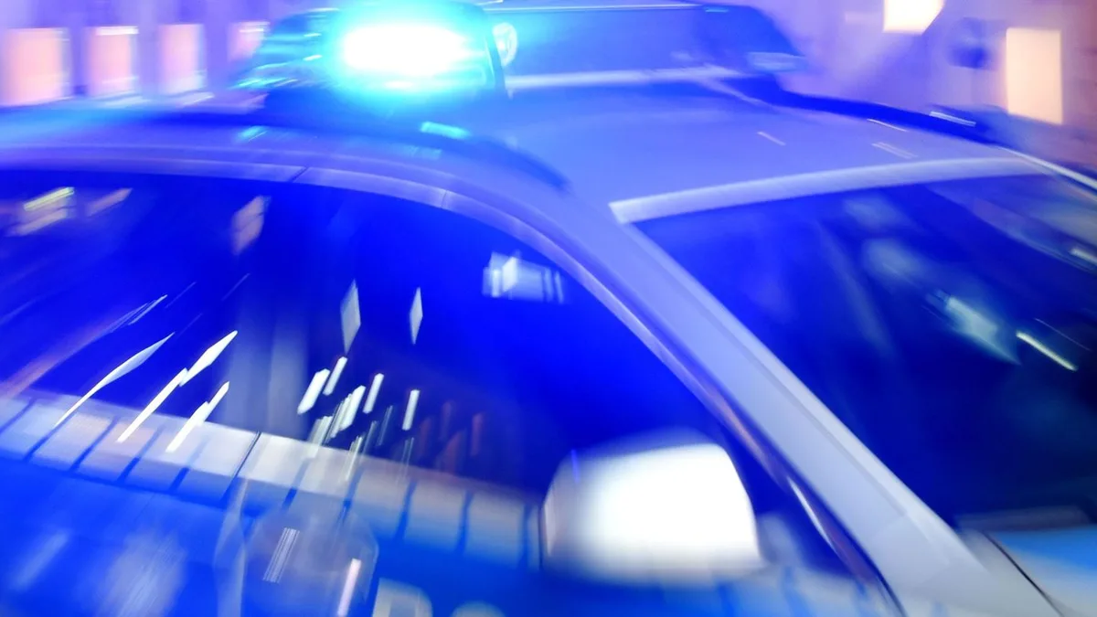 Junge schwer verletzt: 13-Jähriger angefahren - Ermittlungen wegen Autorennens
