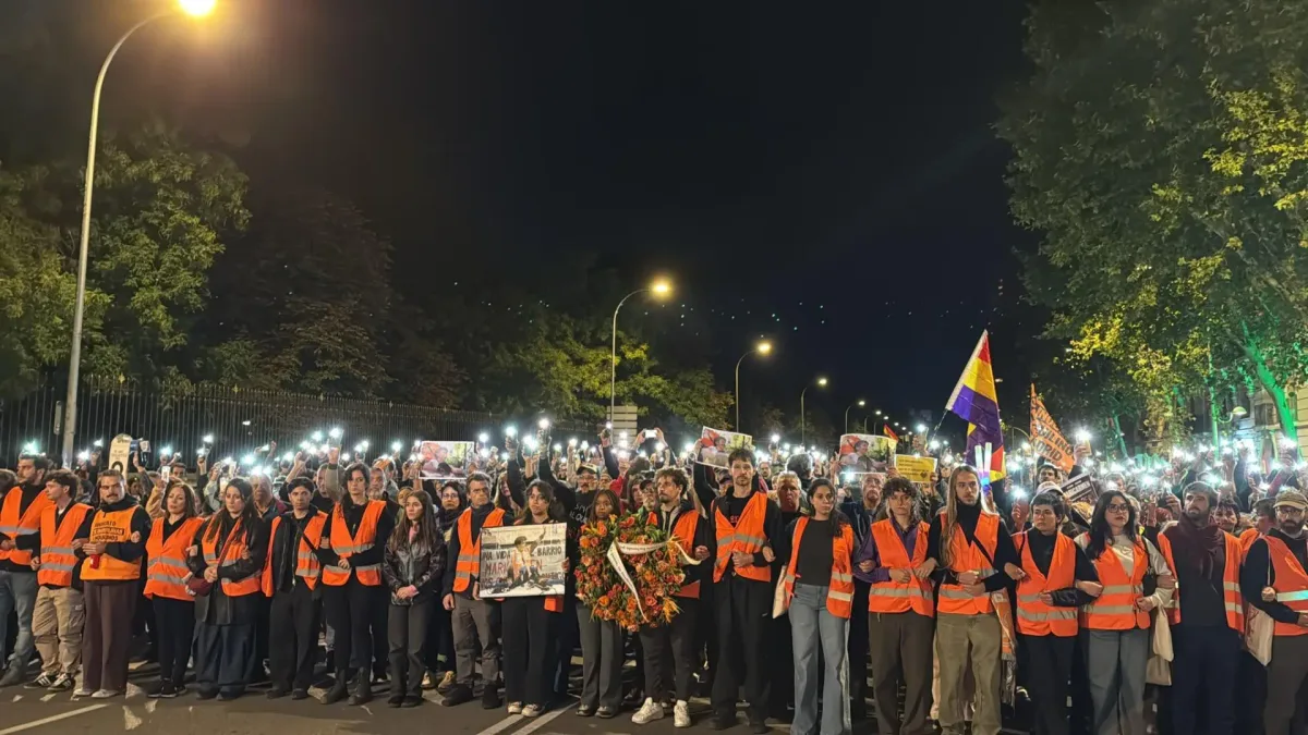 Muere Maricarmen, en directo | Miles de personas se concentran frente a la casa de Maricarmen: "Seguiremos luchando por ti"