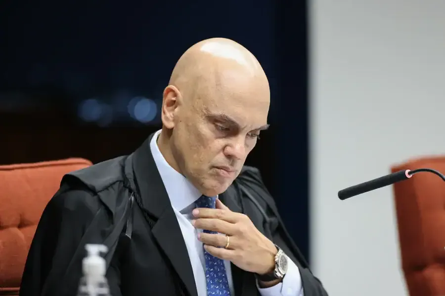 Defesa de Moraes surpreende e governistas veem ministro em “tudo ou nada”