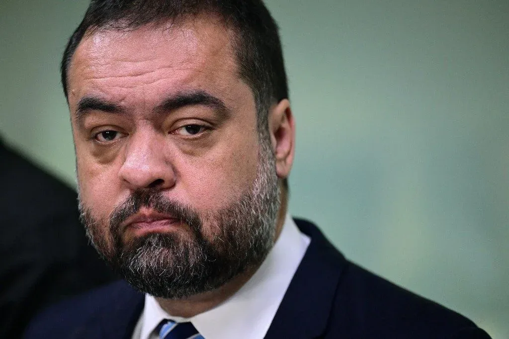 Cláudio Castro é alvo de buscas da PF por fraude em licenças ambientais