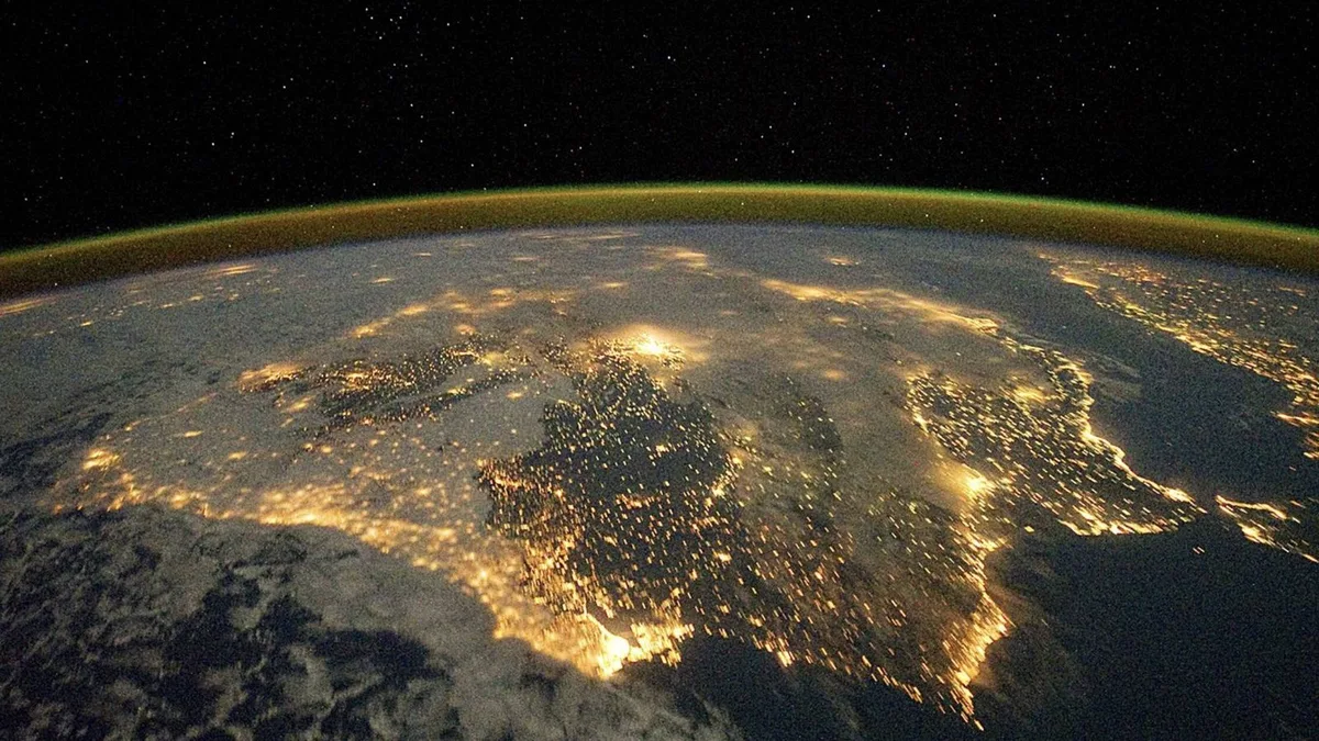 Un científico español estudia la corteza terrestre y se da cuenta de que la península ibérica gira en la dirección de las agujas del reloj