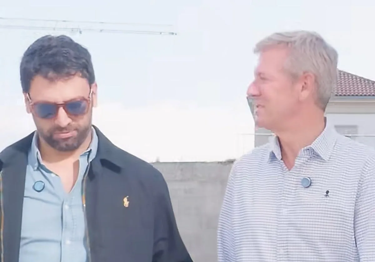 Alfonso Rueda lanza el tercer episodio de su podcast con una entrevista al periodista Álex Fidalgo