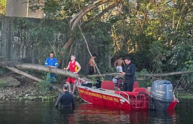Menino de 10 anos morre afogado e corpo é achado em profundidade de 3 metros