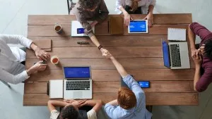 Jovens de 18 a 29 anos fizeram mais de 859 mil buscas em site de vagas em seis meses
