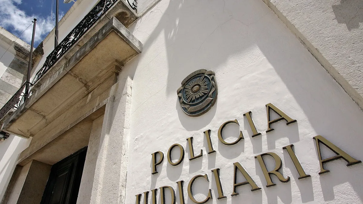 Casal detido por suspeitas de burlar idoso em 400 mil euros