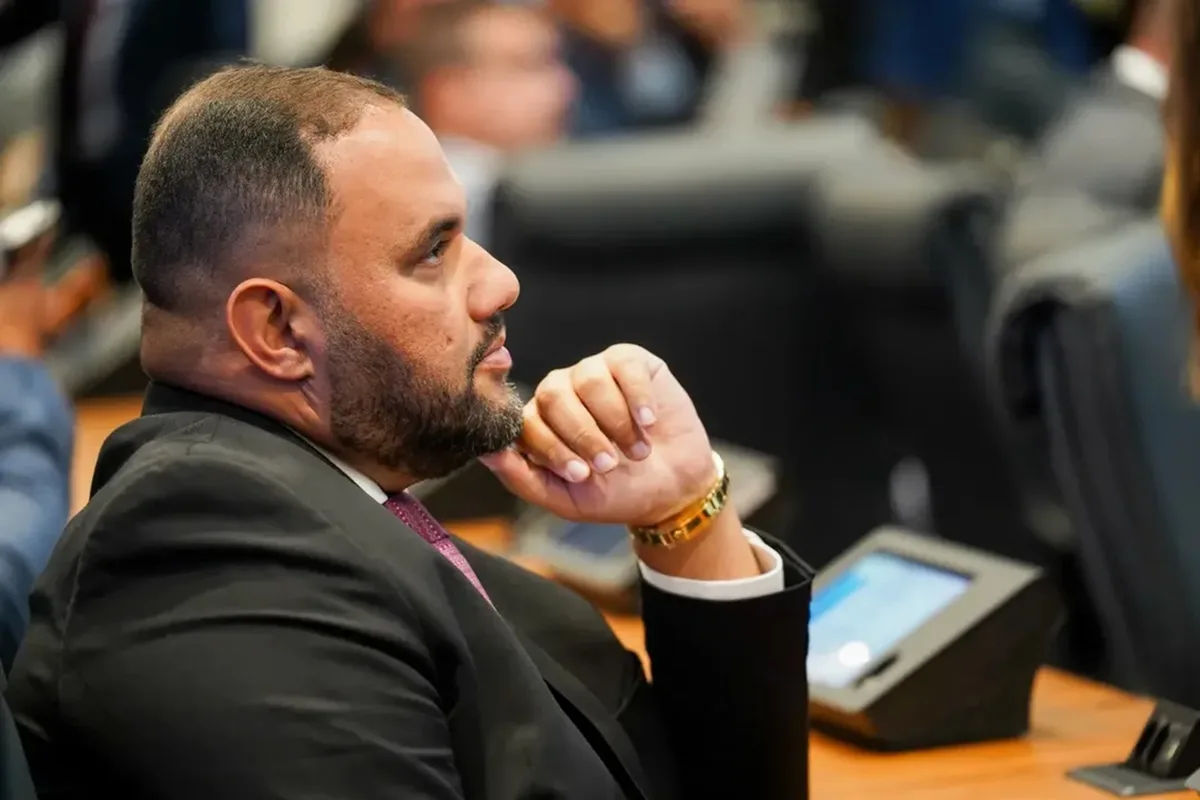 Preso pela PF, deputado renuncia ao mandato na Alerj