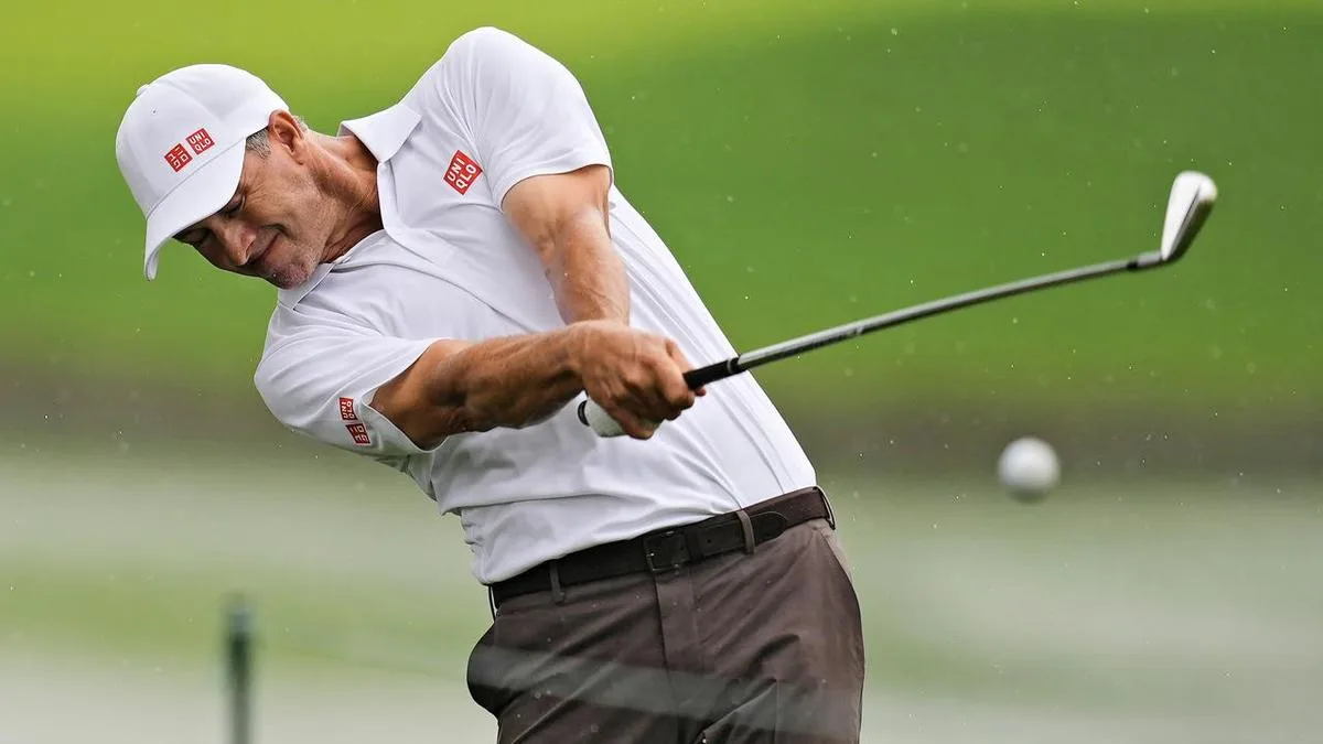 Scott turns back clock in Tour Championship title tilt