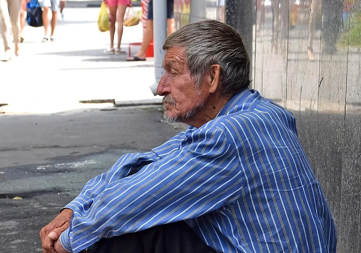 Manuel Heredia, mozo de almacén: «Vivo y duermo en la calle teniendo un trabajo. Quiero ahorrar el dinero para tener mi propia casa a finales de año»