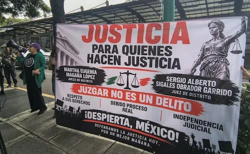 Exigen audiencia pública de jueza Martha Magaña, opositora a la Reforma Judicial; protestan afuera del Tribunal de Disciplina
