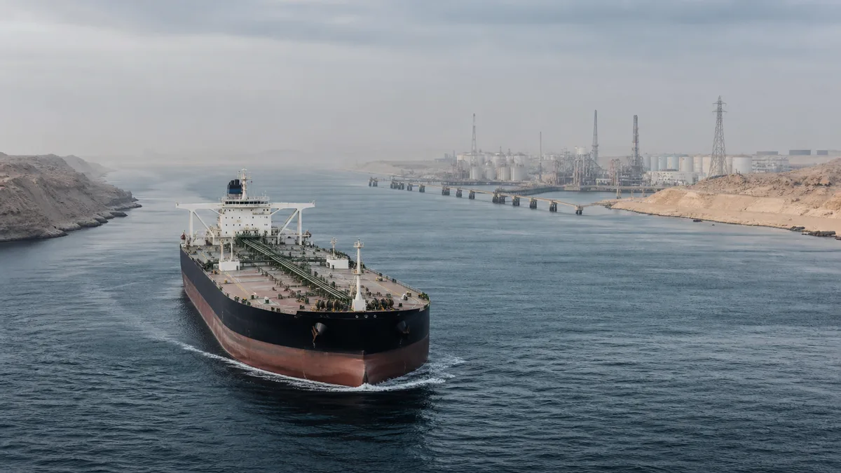 Petróleo cai após sequência de altas e mantém sanções ao Irã no radar