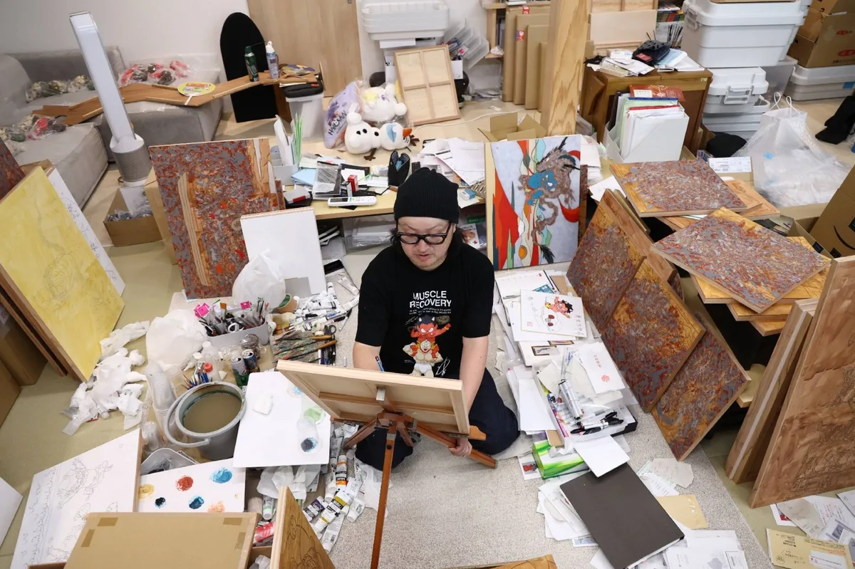 Painter supporting quake-hit Kumamoto with manga ‘Kinnikuman’