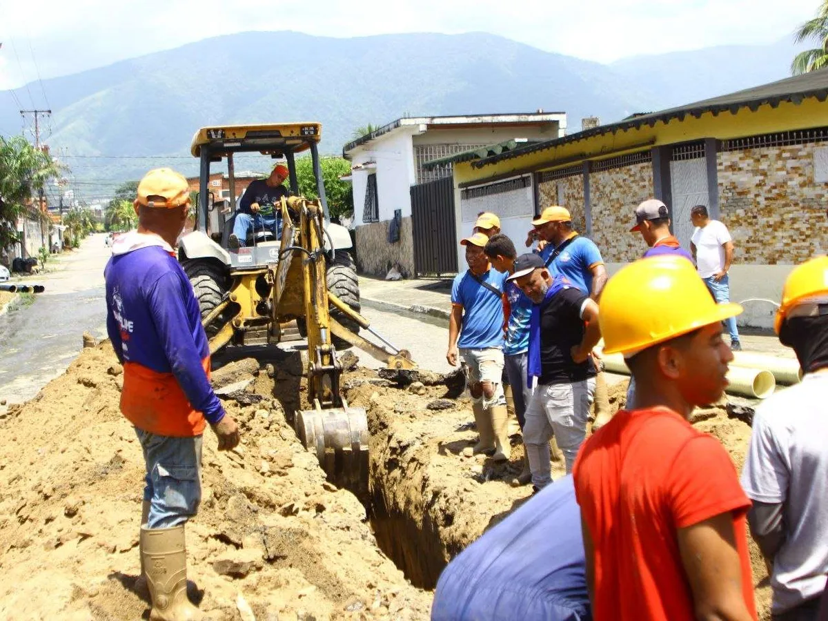 Sustituyen colector de aguas servidas en urbanización de San Felipe
