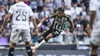 Em lados opostos, ex-jogadores do Atlético-MG discutem em jogo no Chile