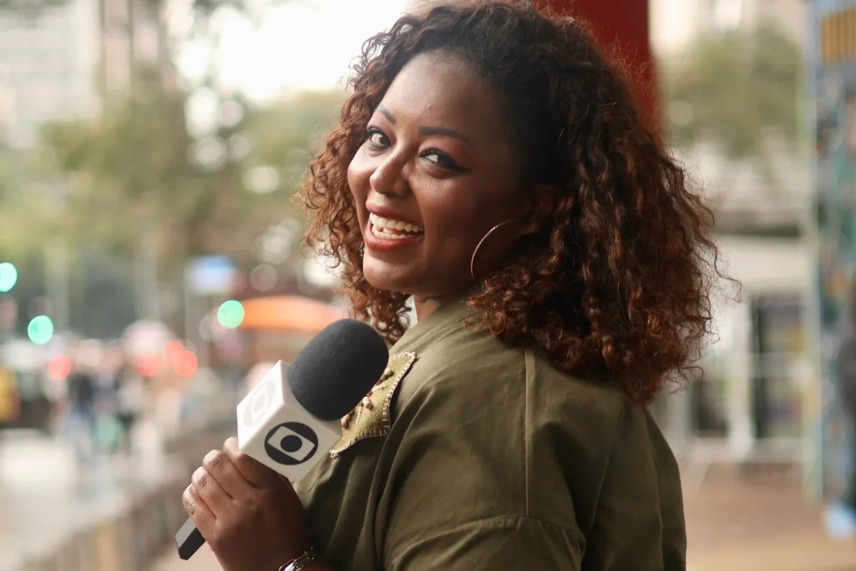 Letícia Vidica, da Globo, celebra 20 anos de carreira e exalta diversidade