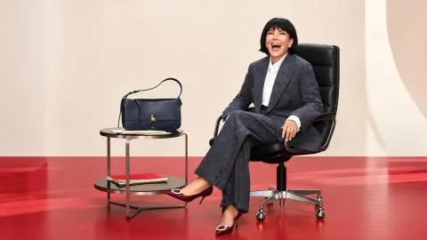Kris Jenner protagoniza la nueva campaña de Ferragamo para Navidad 2026