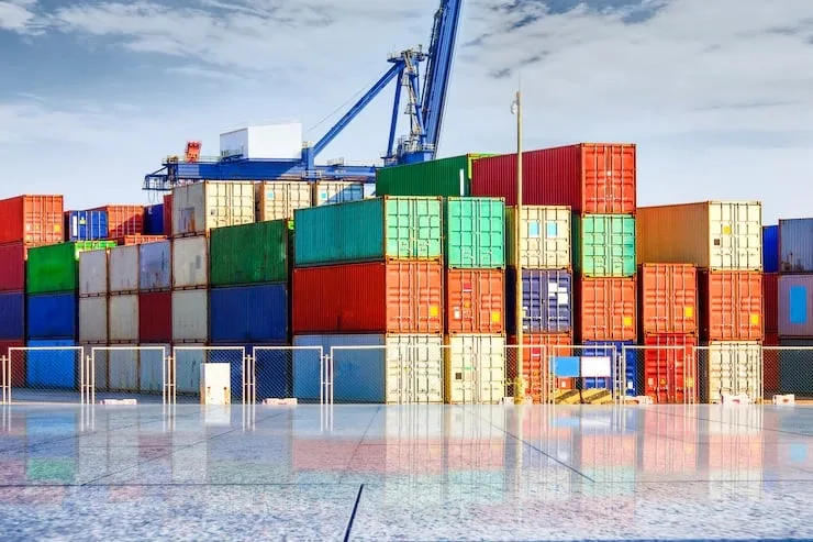 Exportadores afetados por tarifas e guerras terão R$ 13,5 bilhões em crédito
