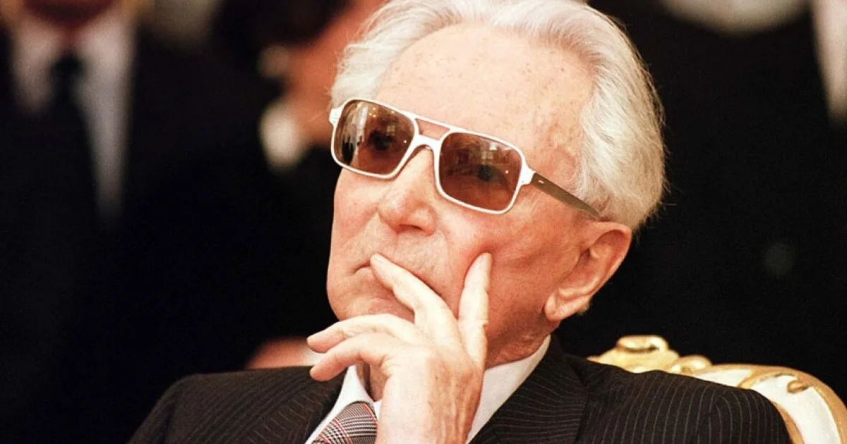 Viktor Frankl, filósofo y psiquiatra austríaco: "La vida nunca se vuelve insoportable por las circunstancias, sino por falta de significado y propósito"