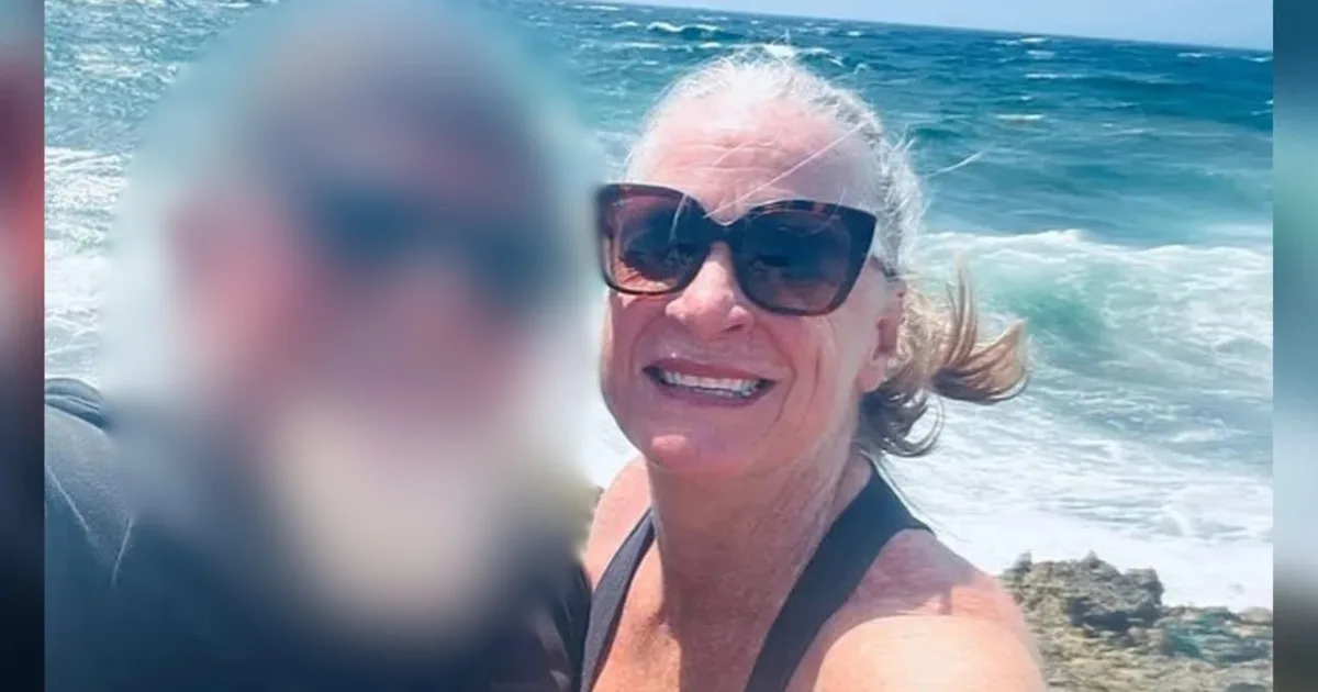 Mulher é arremessada de montanha-russa e arrastada pelos trilhos nos EUA