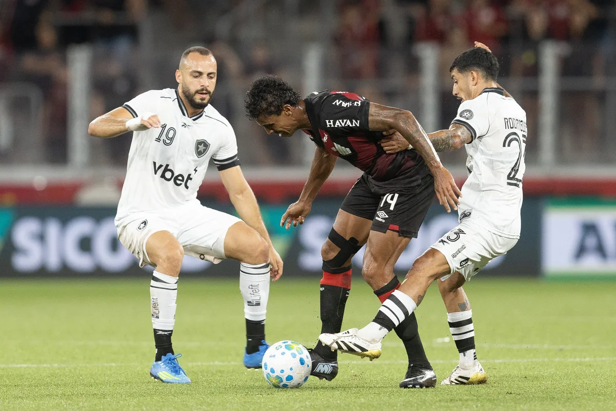 Athletico enfrenta jejum de cinco anos contra o Botafogo fora de casa; veja retrospecto