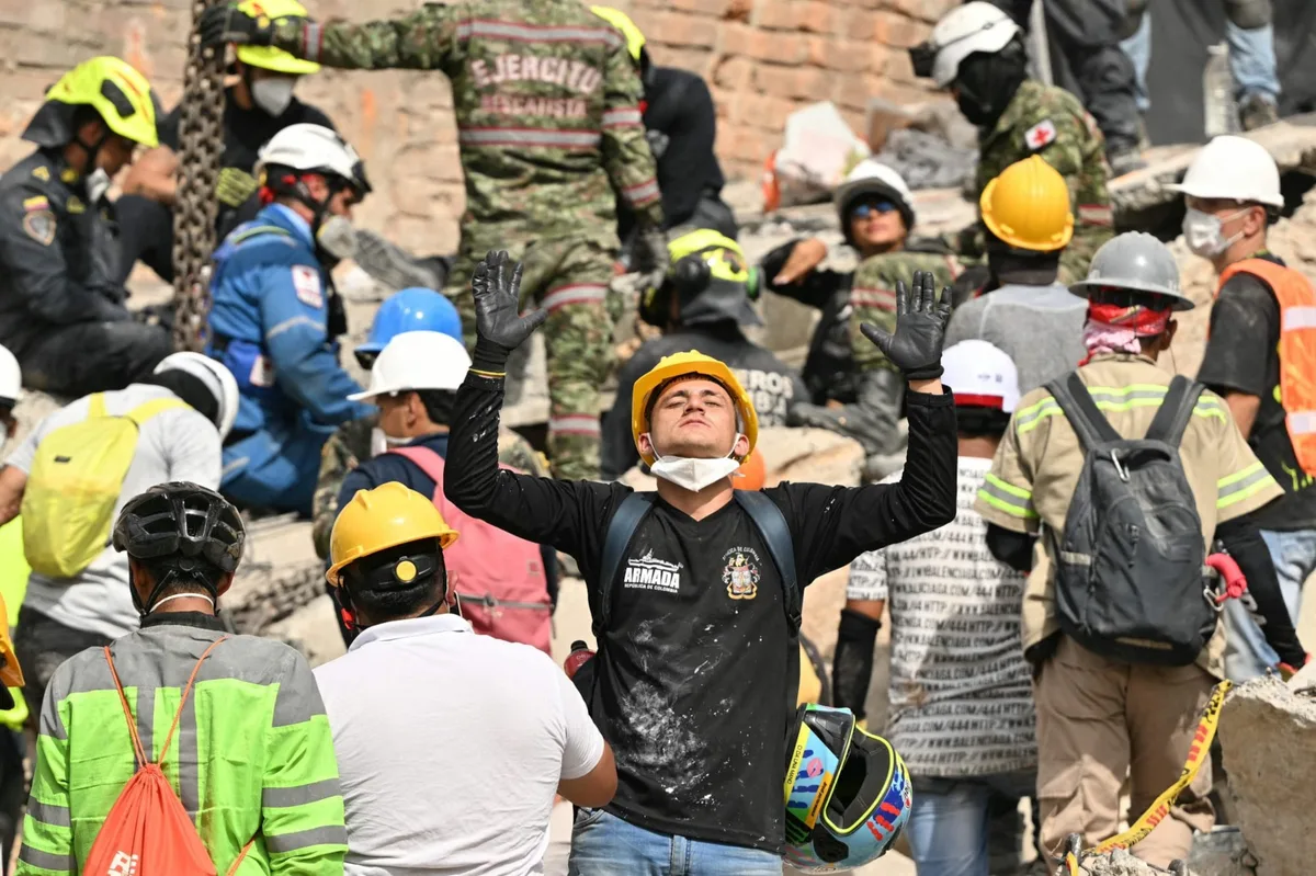 Colombia intensifica la búsqueda de sobrevivientes mientras se agota el límite de las 72 horas