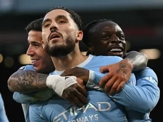 Premier League. Rayan Cherki et Manchester City éteignent les sifflets d’Anfield à Liverpool et restent en tête