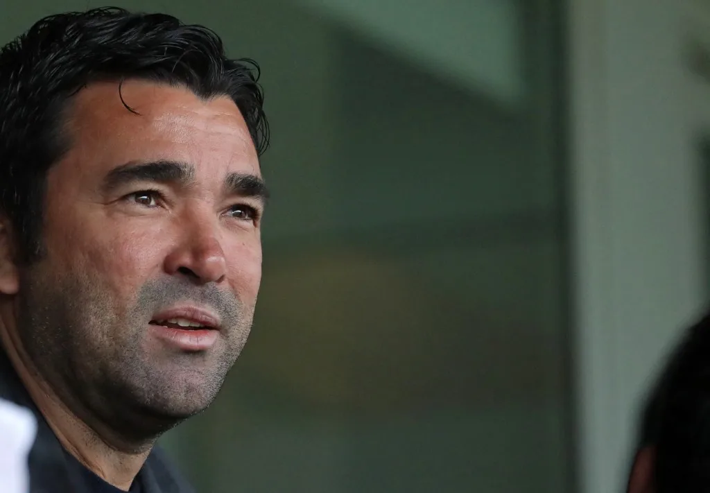 Deco asegura que el Barcelona busca sumar un nuevo delantero