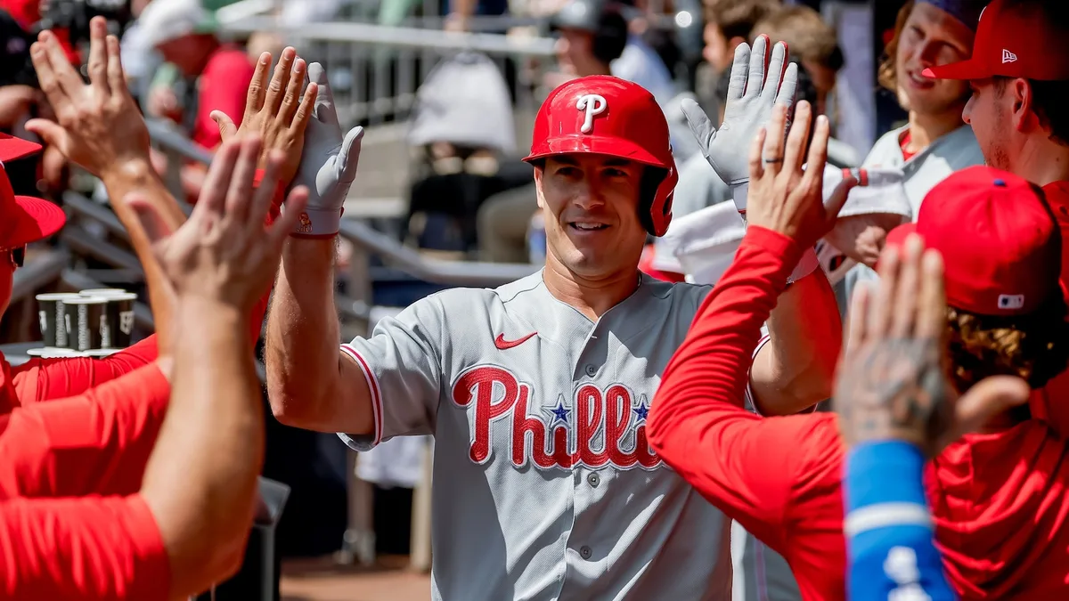 Alec Bohm hits tie-breaking, 2-run double in 7-run 8th as Phillies beat Braves 9-4 and avoid sweep