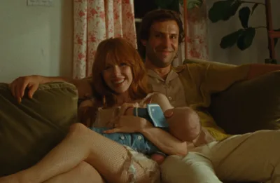Mãe! Carly Rae Jepsen celebra famílias no clipe de “Motivation”