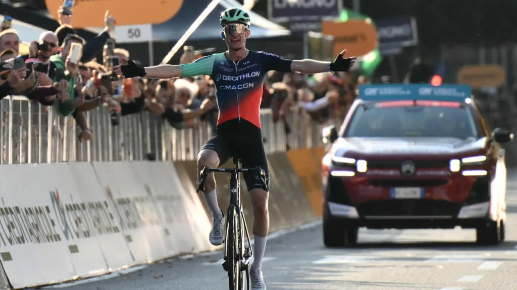 Cyclisme: Paul Seixas remporte le Tour de Lombardie, son premier Monument