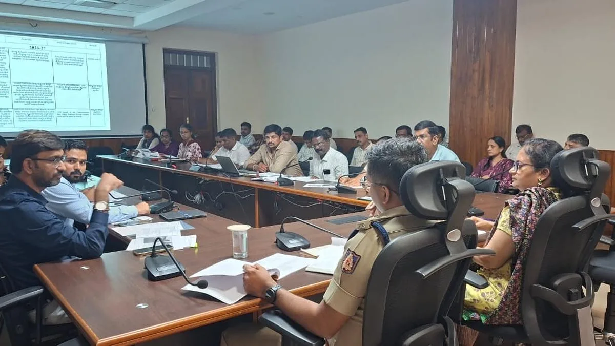 Install speed governors on all heavy goods vehicles within a month, Udupi Deputy Commissioner tells RTO