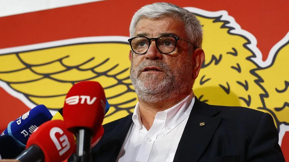 Divórcio na oposição encarnada: Francisco Benitez sai do movimento 'Servir o Benfica'