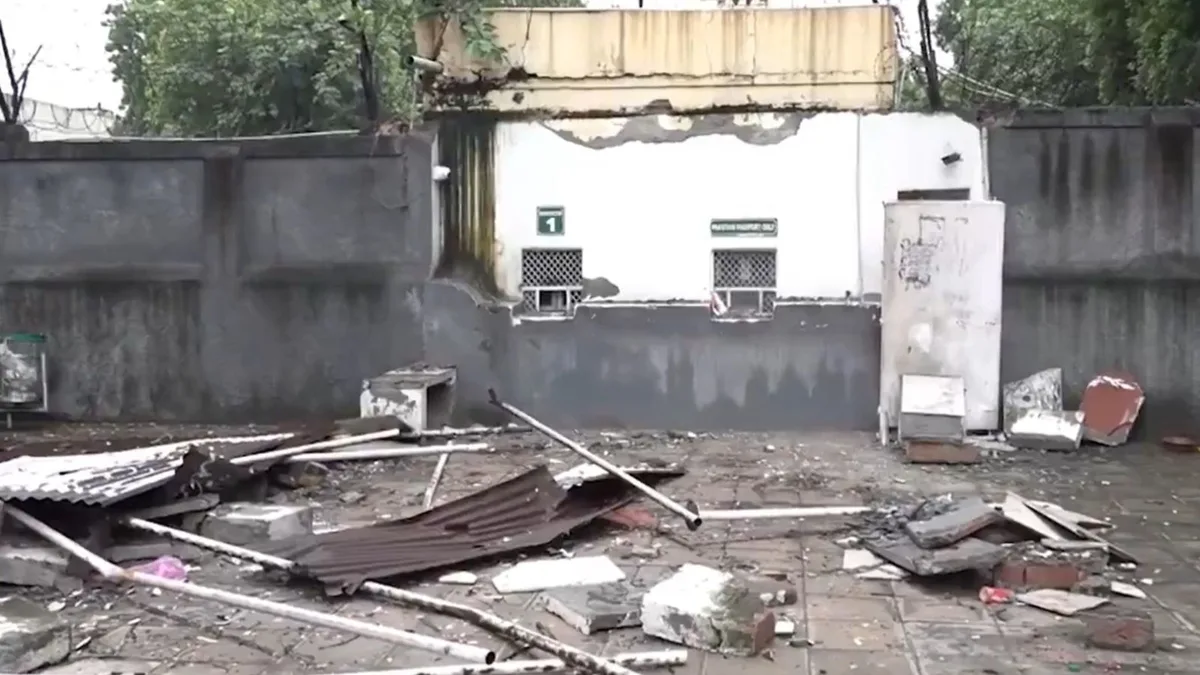 Dismantling of temporary structures outside Pakistan Mission ‘proportionate action’, says MEA