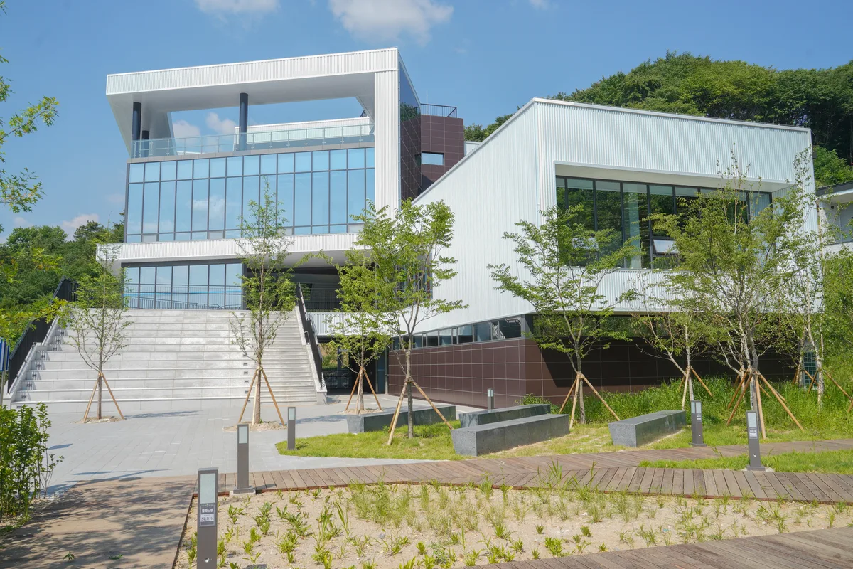 남한강 노을 보며 LP음악 감상… 충주, 복합힐링공간 ‘건지노을숲’ 조성