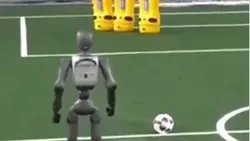 VÍDEO: robô marca de livre e faz o «siuuu» de Cristiano Ronaldo