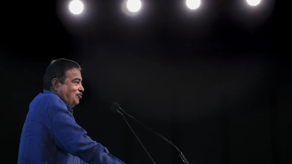 Gadkari delayed by Mumbai traffic by nearly an hour, pitches new technology to replace ageing flyovers