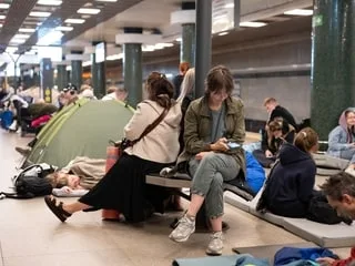 Guerre en Ukraine : à Kiev, les habitants dénoncent le manque d’abris en cas d’alerte